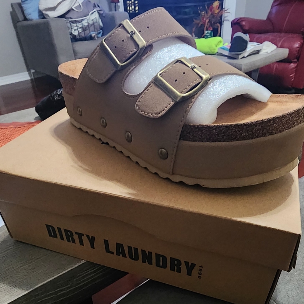 NWOT! Dirty Laundry Wedge Sandals Size 9 1/2